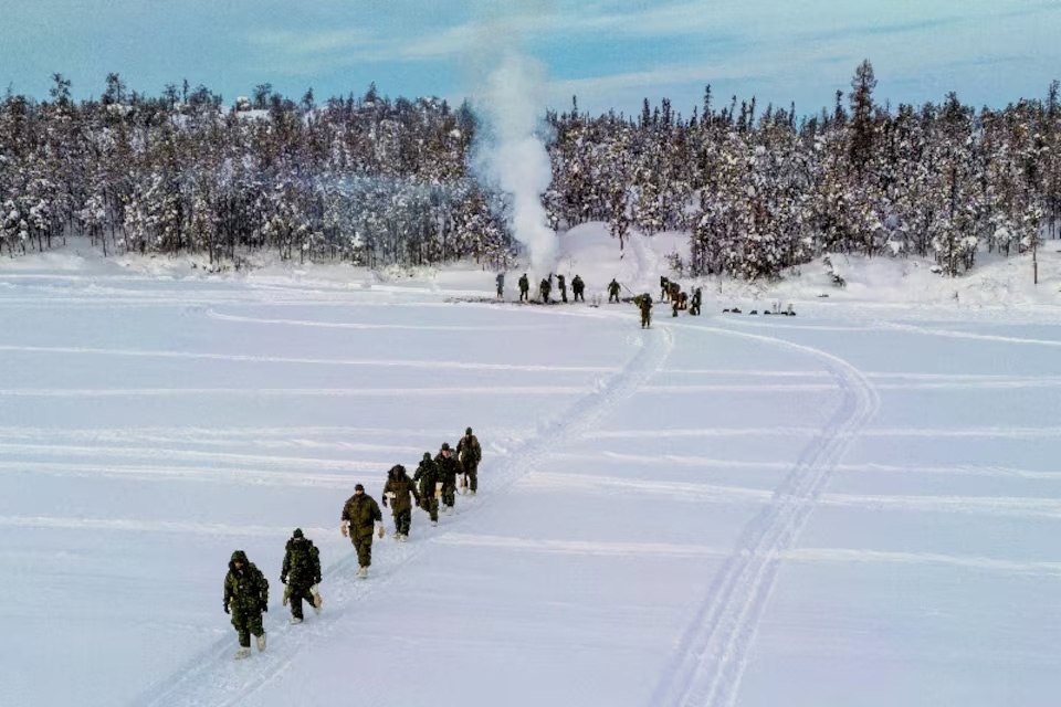 Binh sĩ Lữ đoàn 41 Canada tham gia chiến dịch “Nanook-Nunalivut” tại Yellowknife, vùng lãnh thổ Tây Bắc Canada, ngày 15/2/2026. Ảnh: Reuters