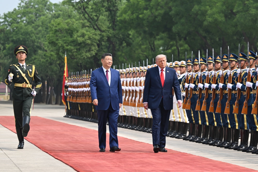 Chủ tịch Trung Quốc Tập Cận Bình và Tổng thống Mỹ Donald Trump duyệt đội danh dự. Ảnh: Tân Hoa xã