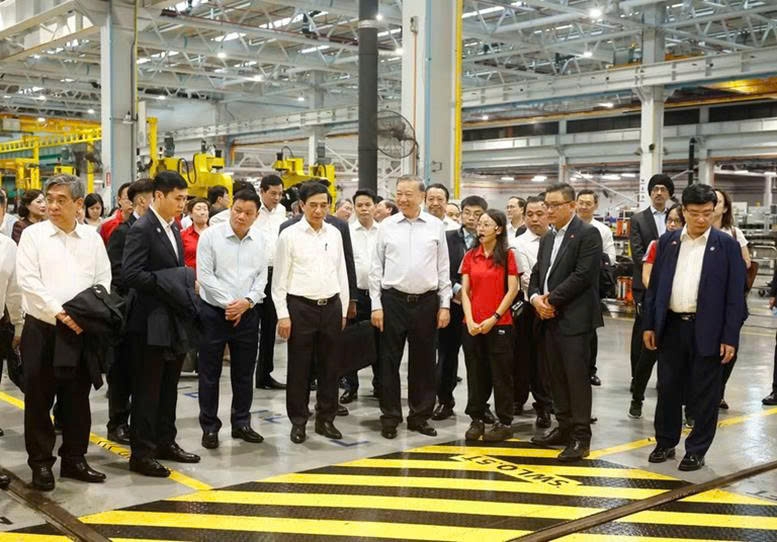 Tổng Bí thư, Chủ tịch nước Tô Lâm thăm Trung tâm Thử nghiệm đường sắt Singapore (Ảnh: TTXVN)