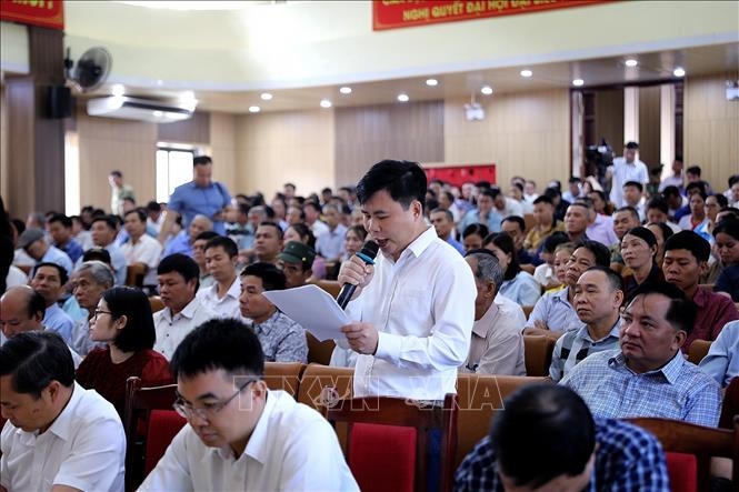 Cử tri kiến nghị tại hội nghị.