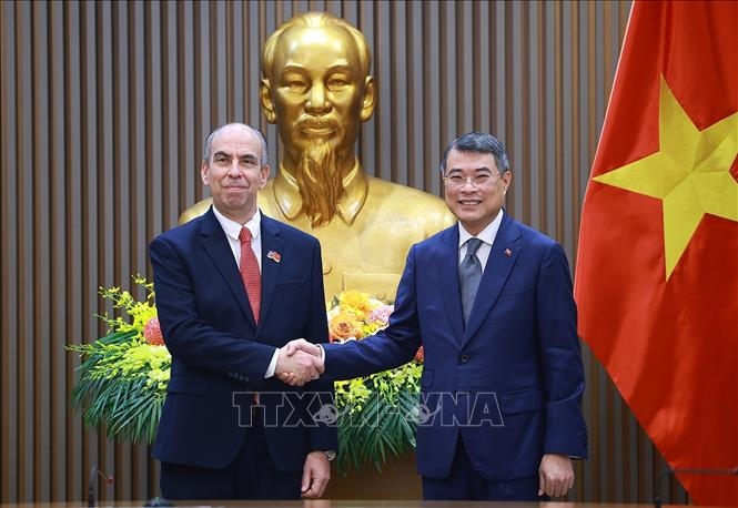 Thủ tướng Lê Minh Hưng tiếp Đại sứ Cuba Rogelio Polanco Fuentes. Ảnh: Dương Giang/TTXVN
