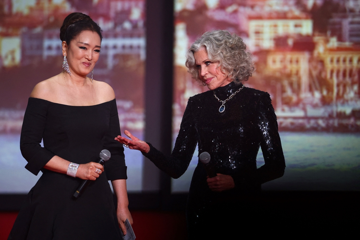 Củng Lợi sánh vai cùng Jane Fonda tại lễ khai mạc Liên hoan phim Cannes 2026.