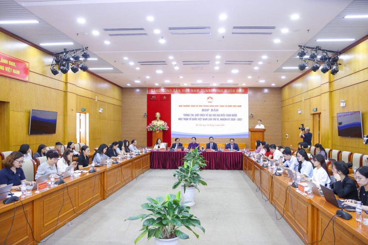 Toàn cảnh cuộc họp báo.