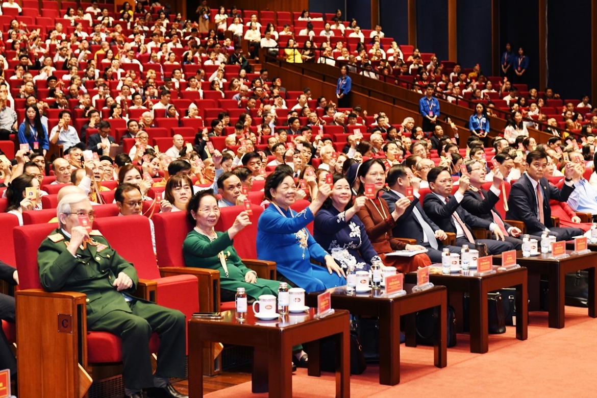 Các đại biểu dự Đại hội bỏ phiếu. (Ảnh: MTTQ)