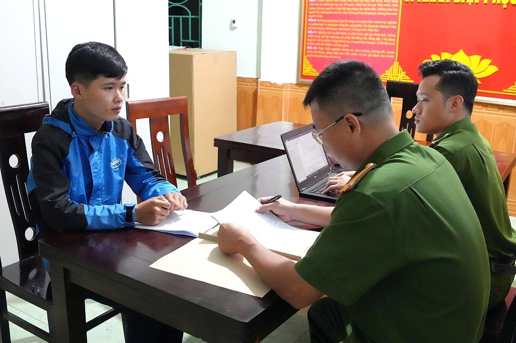 Cơ quan Công an làm việc với Nguyễn Đình Hảo. (Công an Nghệ An).