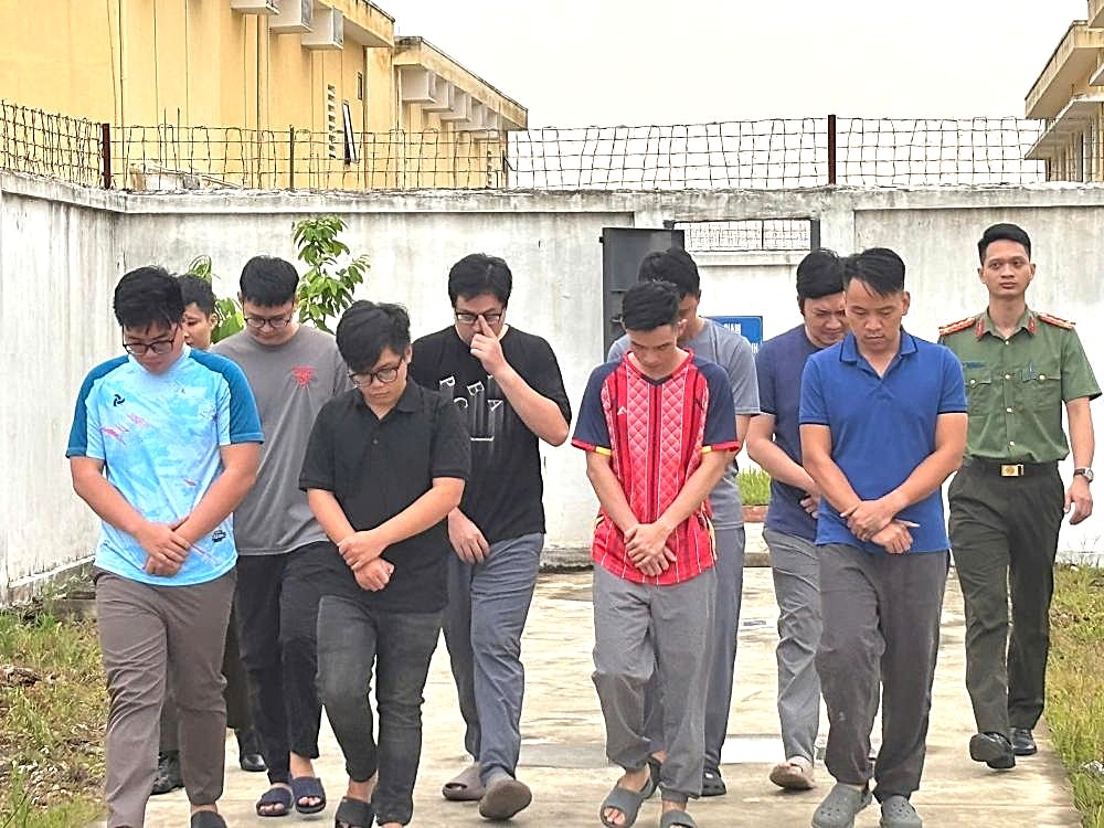 Các đối tượng bị cơ quan điều tra bắt giữ. (Ảnh: Công an Nghệ An)
