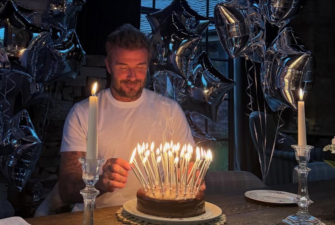 David Beckham rạng rỡ bên gia đình trong bữa tiệc sinh nhật ấm cúng
