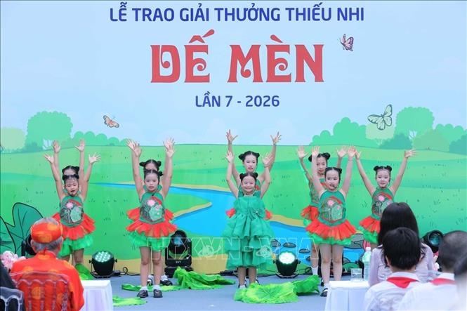 Tiết mục văn nghệ biểu diễn tại chương trình. Ảnh: Hoàng Hiếu/TTXVN