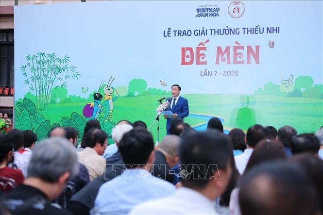 Ông Nguyễn Thiện Thuật, Tổng biên tập Báo Thể thao và Văn hóa, Trưởng ban Tổ chức Giải thưởng Thiếu nhi Dế mèn phát biểu khai mạc. Ảnh: Hoàng Hiếu/TTXVN