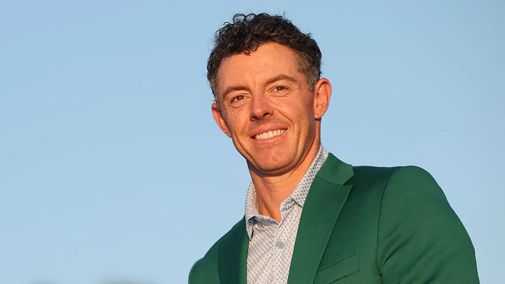 Erica McIlroy, tay golf hai lần vô địch Masters xuất hiện thoáng qua cùng vợ trong một cảnh tiệc tùng. Tay golf giải thích rằng sau khi giành chiến thắng tại giải The Players Championship năm ngoái, anh nói rằng anh đã xem bộ phim năm 2006 vào đêm trước giải đấu, đạo diễn David Frankel đã nghe thấy điều đó và đã liên hệ, hỏi anh "có muốn xuất hiện trong phim?" (Ảnh: Getty Images)