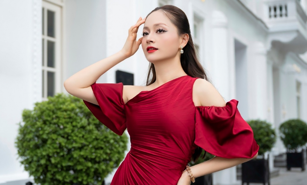 Diễn viên Lan Phương nói về sự thật tàn nhẫn khi chia tay chồng Tây: “Cái ôm của các con chính là động lực mạnh mẽ nhất của Phương vào lúc này”.