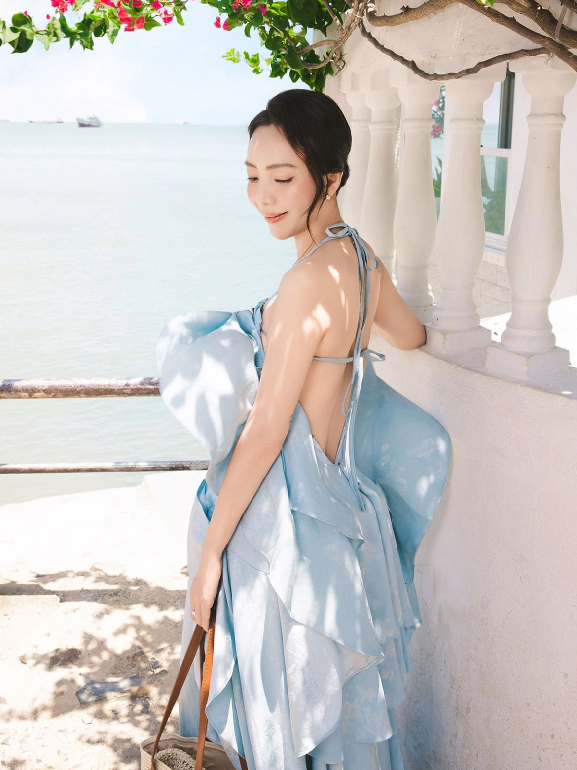 Diễn viên Thu Trang: “Thưởng cho cả nhà chuyến đi biển, cũng là tự thưởng cho mình một ngày nghỉ ngơi”.