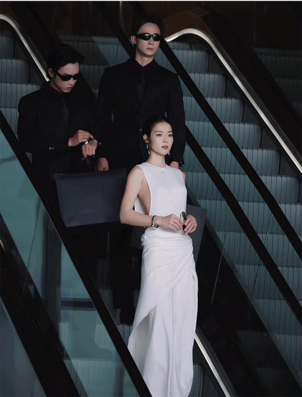 Diệp Bảo Ngọc đang khiến cõi mạng dậy sóng khi đoạn clip xuống phố của cô nhanh chóng cán mốc hơn 10 triệu view chỉ sau 1 ngày đăng tải.