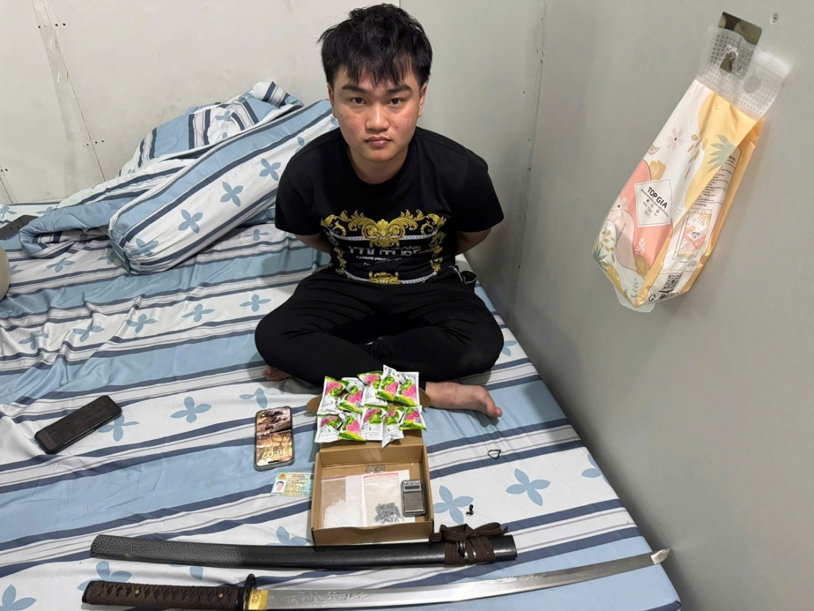 Lần theo các mắt xích trong đường dây ma túy, lực lượng Công an TP.HCM đã làm rõ và bắt giữ các nhóm mua bán ma túy tổng hợp do Đỗ Hoàng Khanh và Phạm Tích Nhân cầm đầu. (Ảnh: CACC)