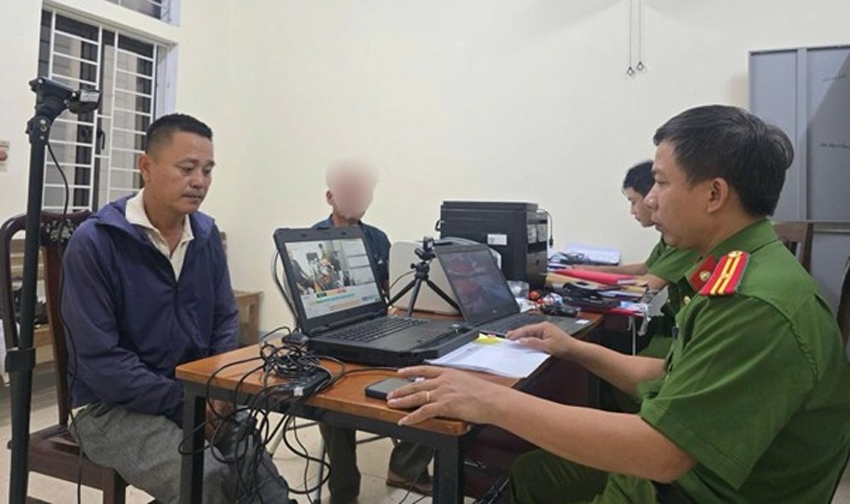 Nguyễn Viết Thắng tại cơ quan Công an (ảnh CAHT)