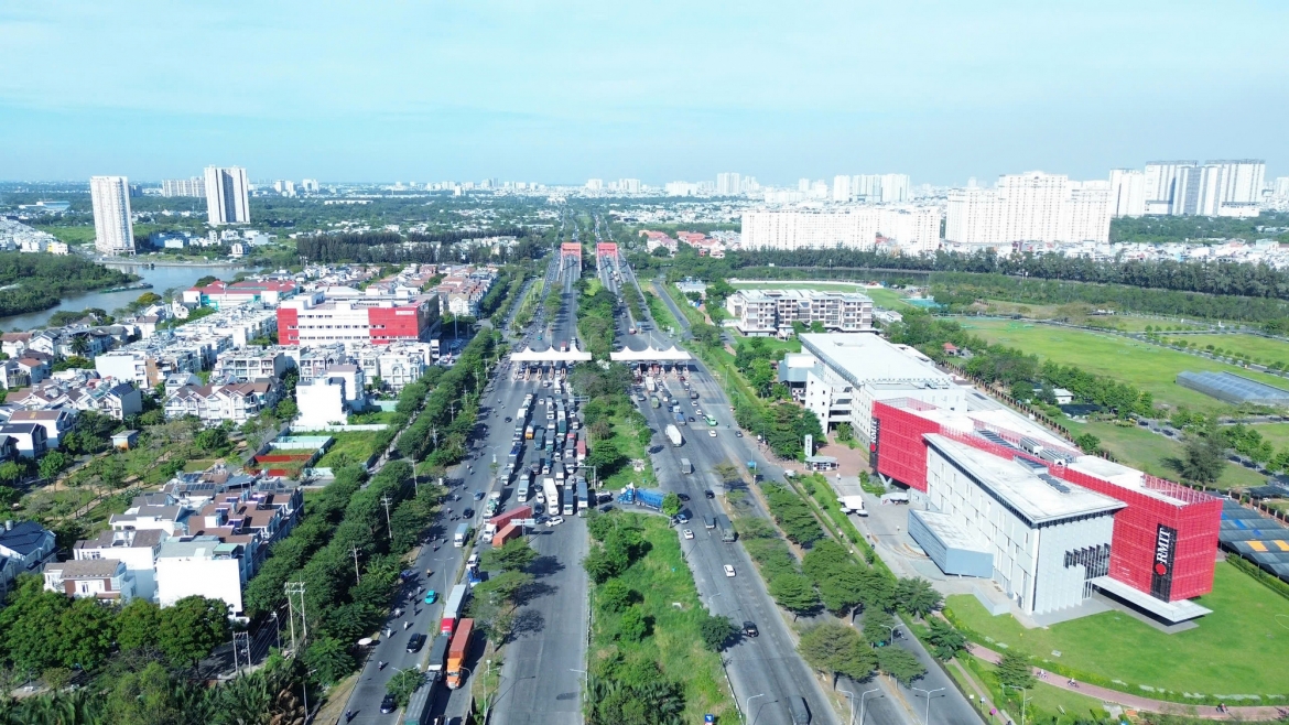 Đại lộ Nguyễn Văn Linh (ảnh: M.Q)