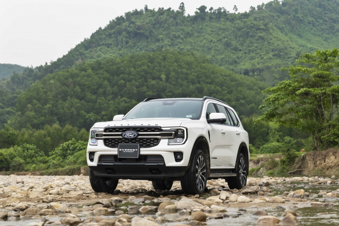Everest Platinum+ mới được trang bị động cơ xăng 2.3L EcoBoost