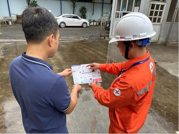 EVNHANOI tư vấn sử dụng điện tiết kiệm, hiệu quả cho khách hàng