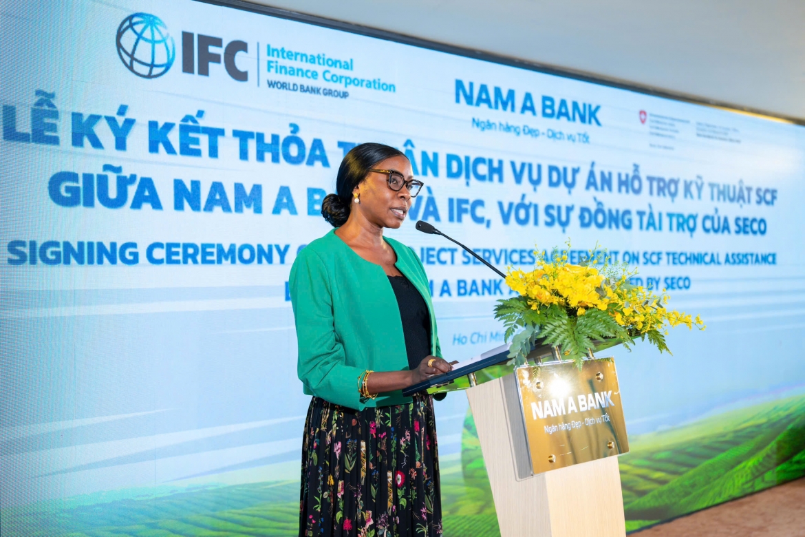 Bà Christina Ongoma - Giám đốc Khu vực, Khối Định chế Tài chính – Phát triển thị trường và Tư vấn, khu vực Đông Á &amp; Thái Bình Dương của IFC phát biểu tại chương trình