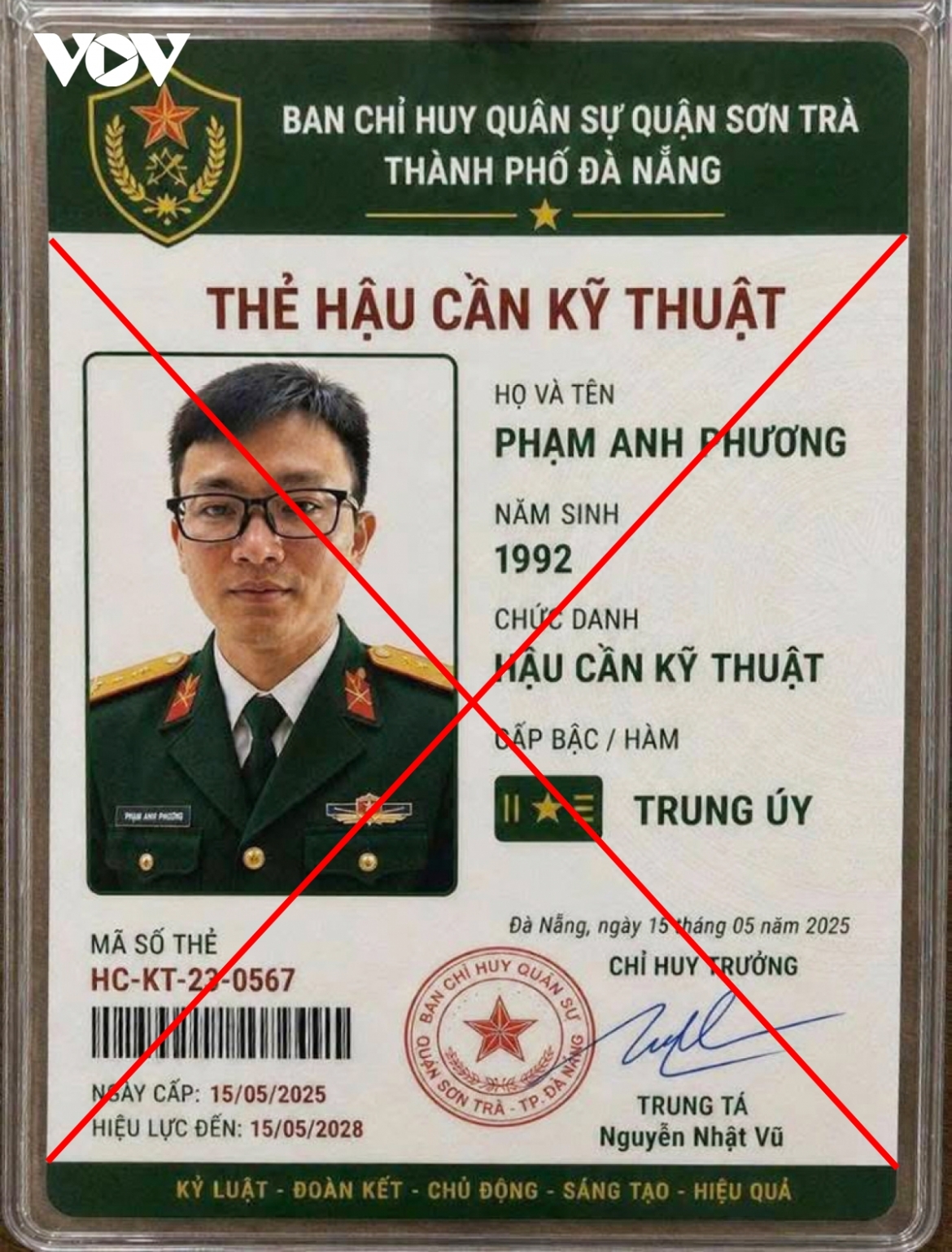 Thẻ ra vào của người này có dấu hiệu làm giả