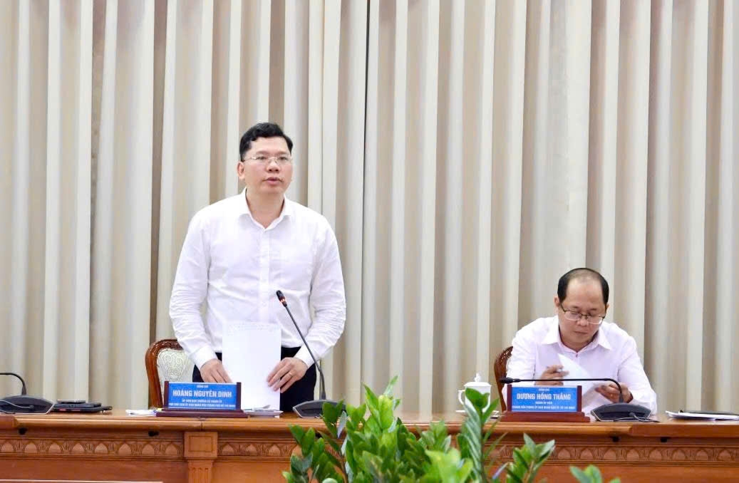 Phó Chủ tịch UBND TP.HCM Hoàng Nguyên Dinh phát biểu chỉ đạo, định hướng tại cuộc họp. (Ảnh: HCMC)