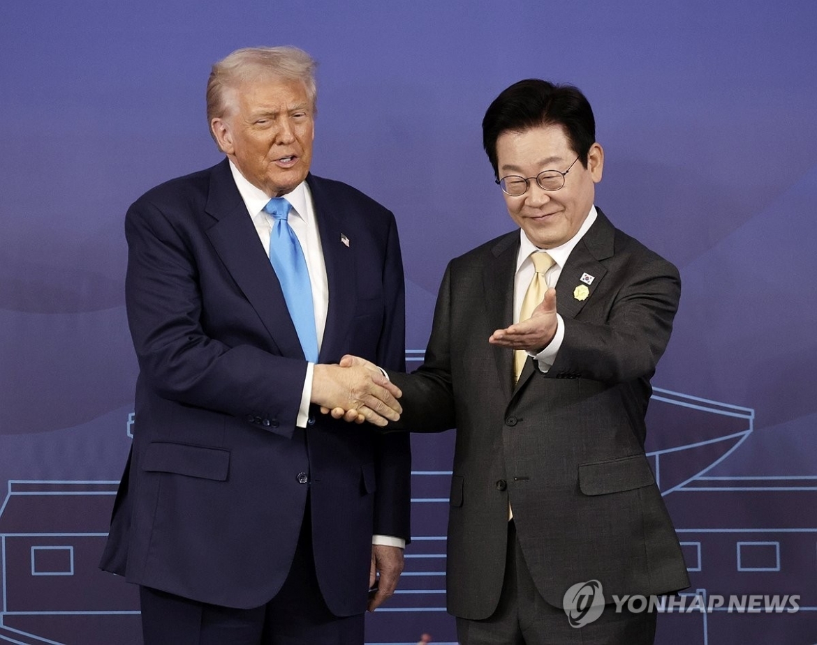 Hai nhà lãnh đạo Mỹ và Hàn Quốc gặp gỡ tại Gyeongju chiều 29/10/2025 (Ảnh: Yonhap News)