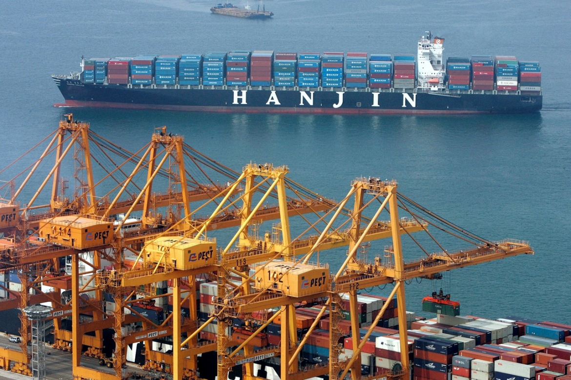 Xuất khẩu tiếp tục là trụ đỡ quan trọng của kinh tế Hàn Quốc - Ảnh: Reuters