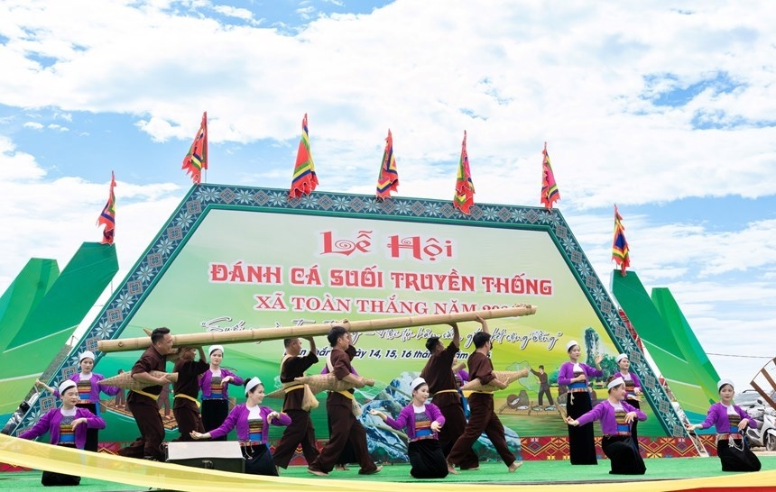 Hiện chính quyền và nhân dân xã Toàn Thắng đang hoàn thiện hồ sơ đề nghị Bộ Văn hóa Thể thao và Du lịch công nhận Lễ hội Đánh cá suối là Di sản văn hóa phi vật thể quốc gia.