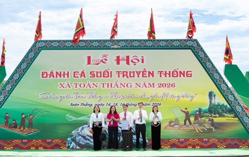 Điểm mới của lễ hội năm nay là việc gắn các hoạt động văn hóa với công tác bảo vệ môi trường và tái tạo nguồn lợi thủy sản. Trước ngày khai hội, địa phương đã tổ chức thả cá tại khu vực Khoang Lở nhằm phục hồi nguồn lợi thủy sản tự nhiên.