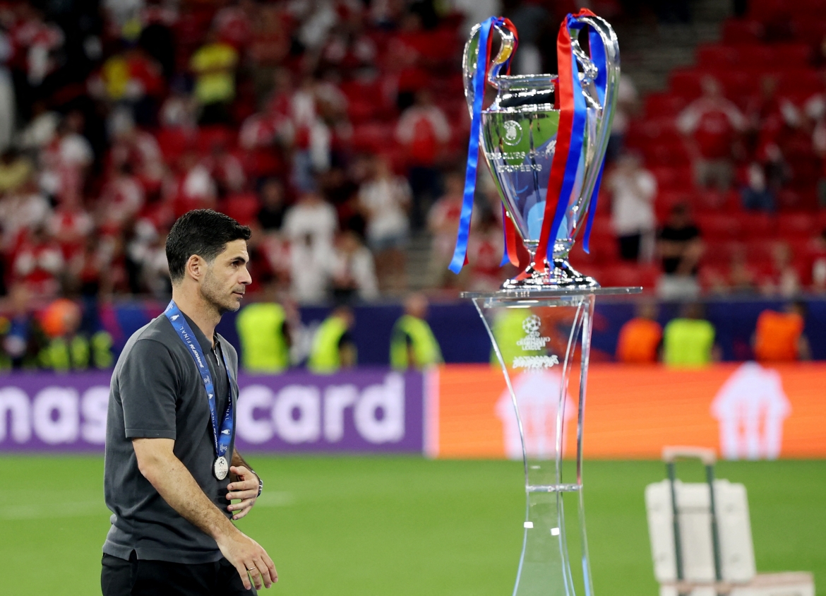 HLV Mikel Arteta và Arsenal không thể hoàn tất cú đúp danh hiệu ở mùa giải năm nay (Ảnh: Reuters).