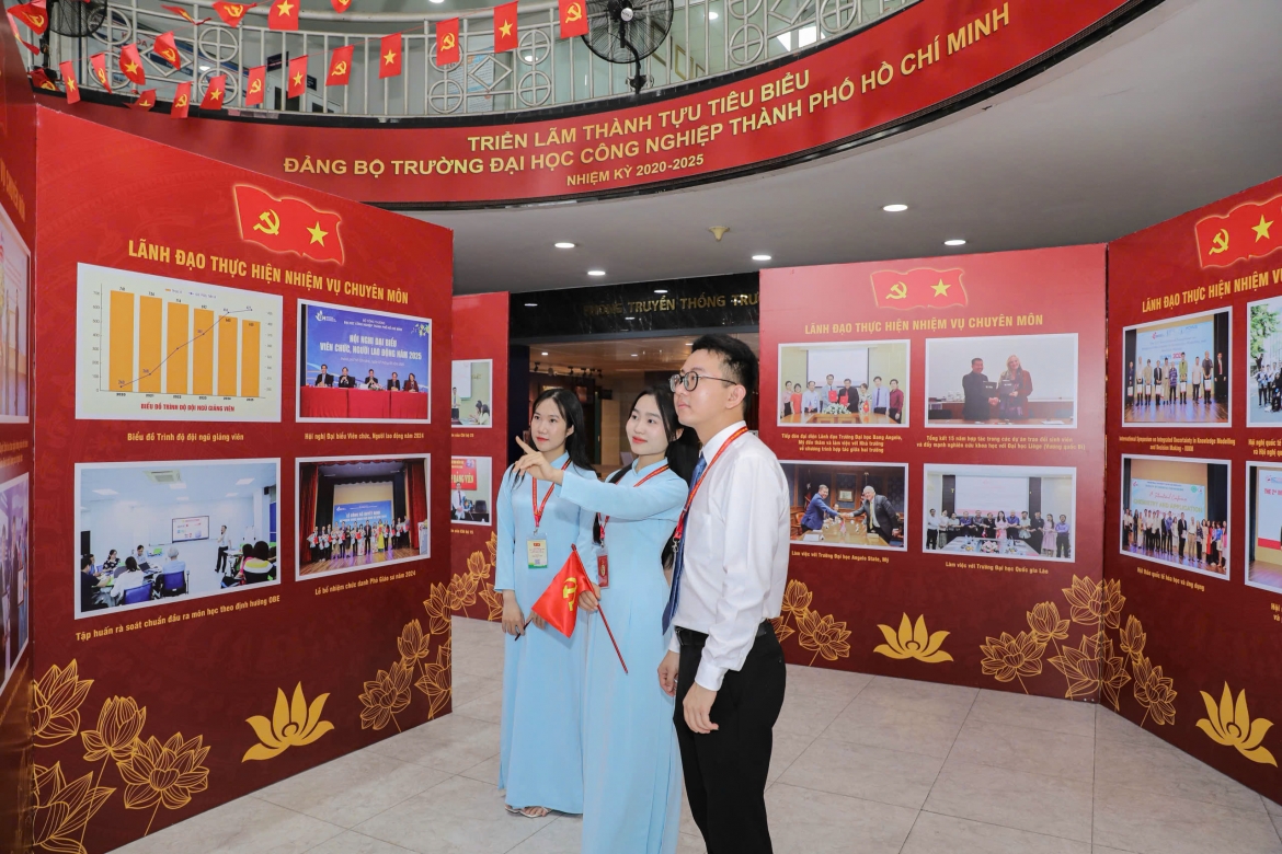 Triển lãm thành tựu &amp; không gian văn hóa Hồ Chí Minh (Ảnh: Trường Đại học Công nghiệp TP.HCM)
 
