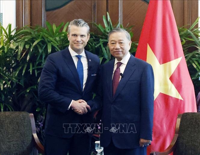 Tổng Bí thư, Chủ tịch nước Tô Lâm tiếp Bộ trưởng Bộ Chiến tranh Hoa Kỳ Pete Hegseth. Ảnh: Thống Nhất/TTXVN.