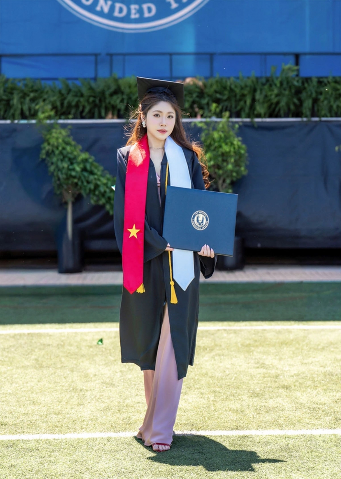 Hoa hậu Đại dương Việt Nam 2025, người đẹp Thanh Thảo tốt nghiệp ngành Marketing tại Bentley University với thành tích xuất sắc khi vẫn đang trong nhiệm kỳ hoa hậu.