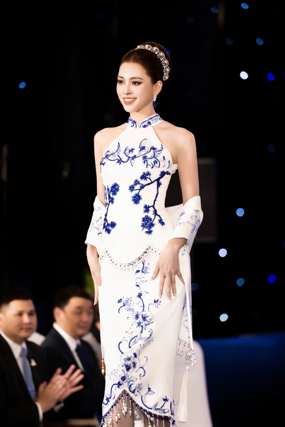 Trước "Ốc mượn hồn", Tiểu Vy là gương mặt nhiều lần xuất hiện trong các dự án điện ảnh của Trấn Thành. Cô góp mặt trong 3 phim gồm "Mai", "Bộ tứ báo thủ" và "Thỏ ơi!!". Trong đó, người đẹp đóng chính trong "Bộ tứ báo thủ", tác phẩm đạt doanh thu hơn 300 tỷ đồng vào dịp Tết 2025.