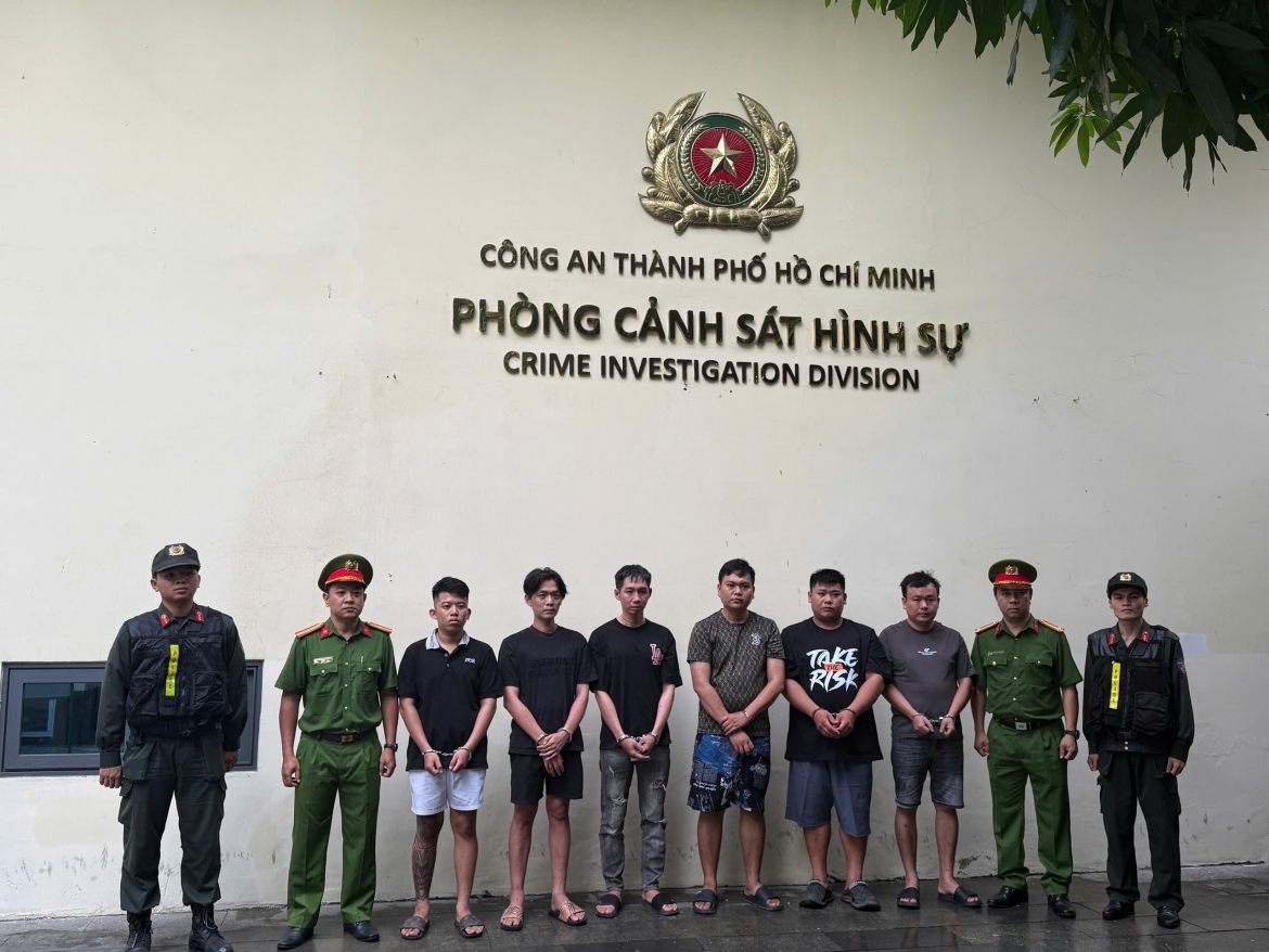 Hiện 6 đối tượng đang bị tạm giữ để điều tra về hành vi “Cướp tài sản”, riêng Trần Bá Dân bị điều tra về hành vi “Không tố giác tội phạm”. (Ảnh: CACC)