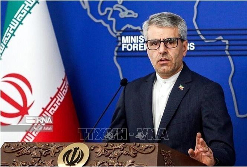 Người phát ngôn Bộ Ngoại giao Iran Esmaeil Baqaei phát biểu trong cuộc họp báo tại Tehran - Ảnh: IRNA/TTXVN
