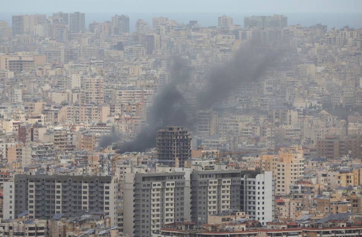 Khói bốc lên từ vùng ngoại ô phía nam Beirut sau một cuộc tấn công của Israel ngày 30/3/2026. Ảnh: Reuters