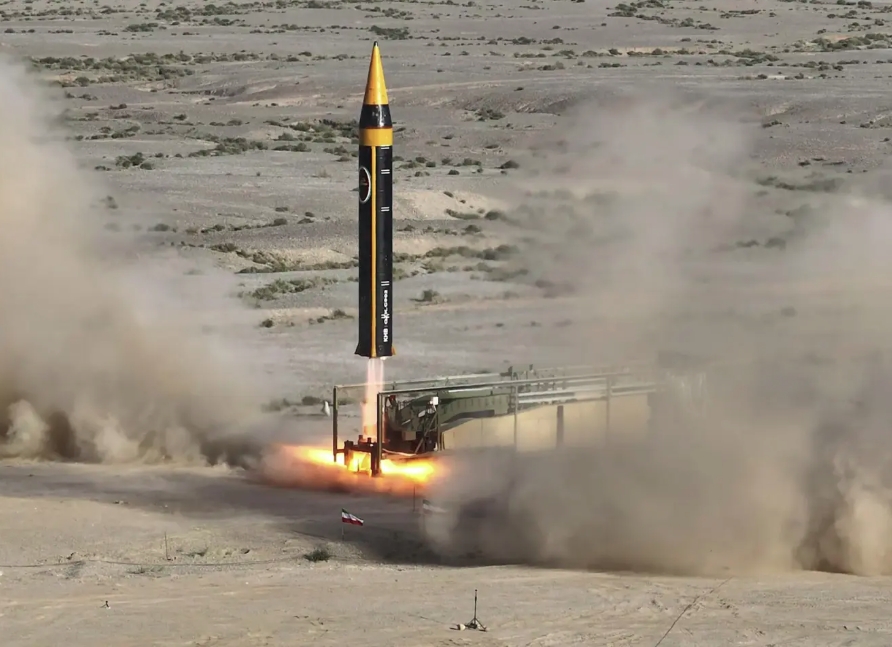 Một vụ phóng tên lửa của Iran. Ảnh: AP