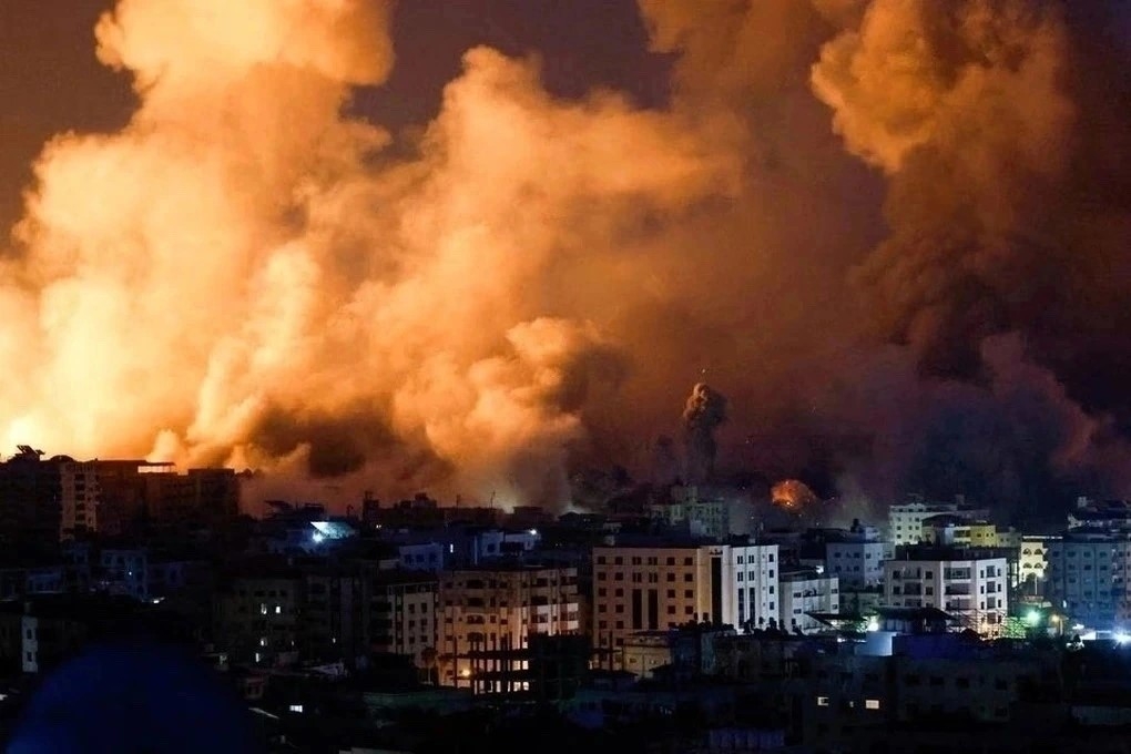Khói bốc lên ở Gaza sau cuộc không kích của Israel. (Ảnh minh họa: Reuters).