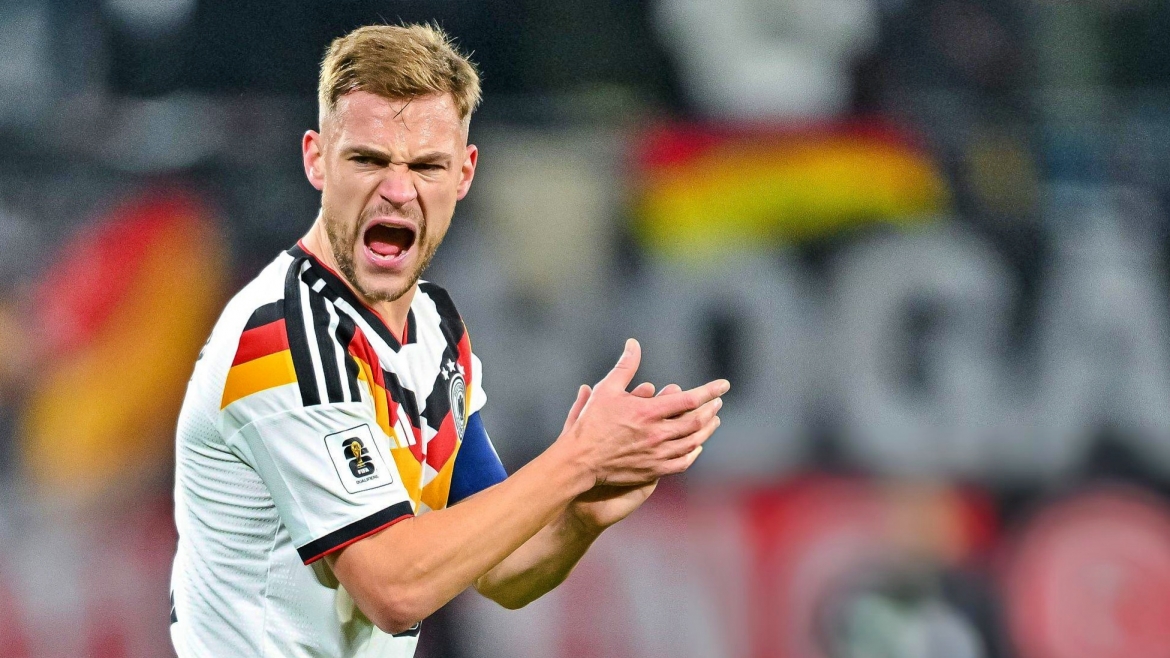 Tiền vệ Joshua Kimmich (số áo 6) - Bayern Munich