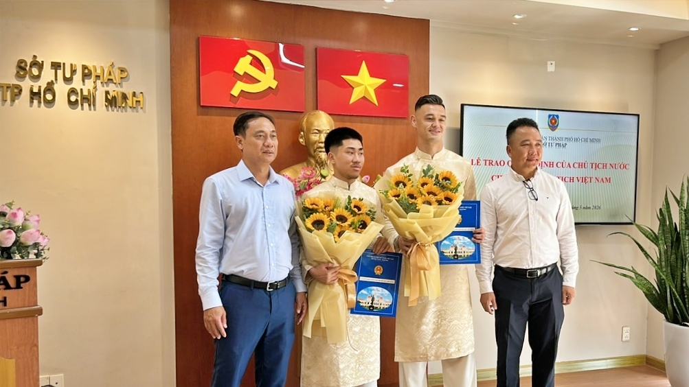 Khoa Ngô và Patrik Lê Giang chính thức nhận quốc tịch Việt Nam.