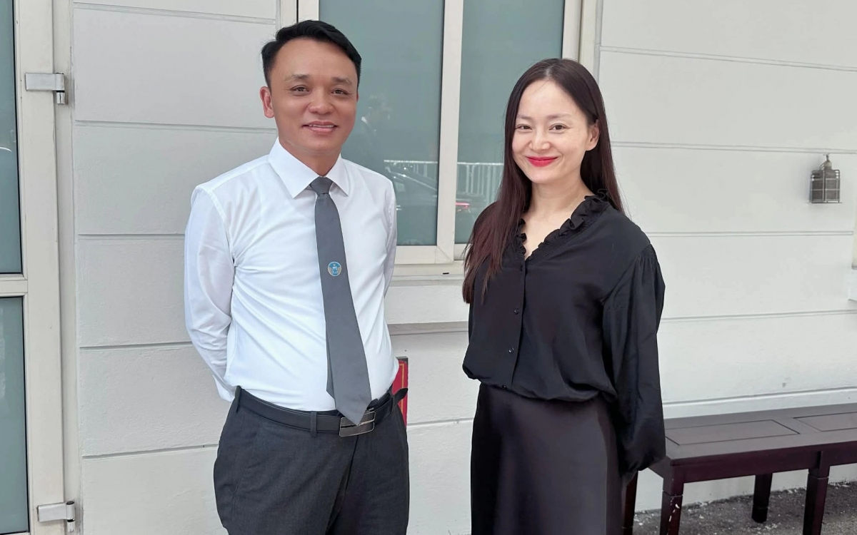 Diễn viên Lan Phương bật nhảy vì hạnh phúc sau phiên phúc thẩm tại Tòa án Nhân dân Tối cao Hà Nội. Tòa bác kháng cáo của chồng cũ David Duffy, giữ nguyên bản án sơ thẩm, trao quyền trực tiếp nuôi hai con gái cho cô.