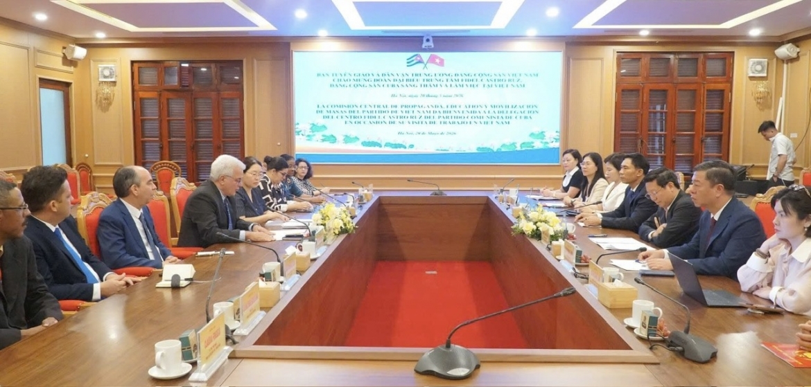 Toàn cảnh buổi tiếp đón và làm việc.