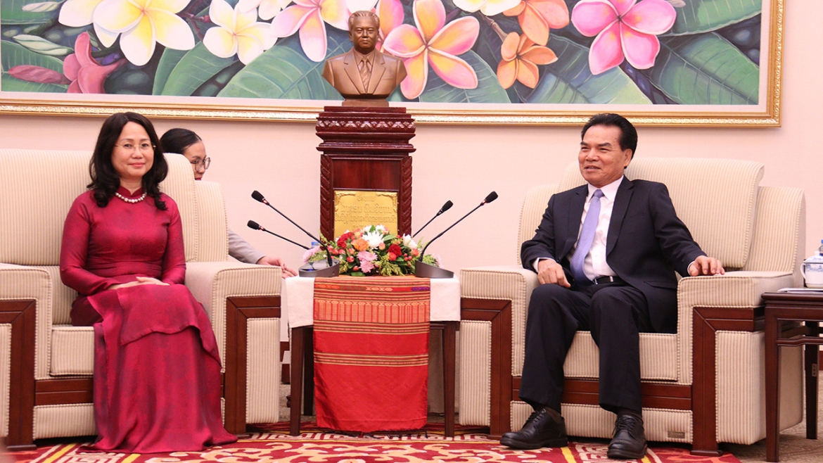 Bà Lâm Thị Phương Thanh và ông Phet Phomphithak .