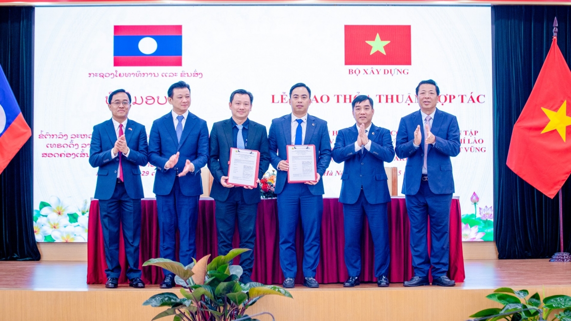 Ký văn kiện hợp tác giữa doanh nghiệp lớn hai nước.