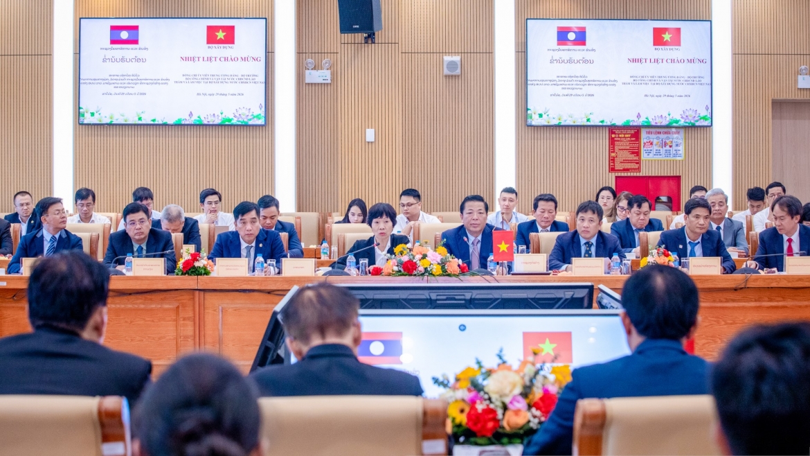 Hội đàm cấp cao song phương giữa Bộ trưởng Bộ Xây dựng Trần Hồng Minh và Bộ trưởng Bộ Công chính và Vận tải Lào Leklay Sivilay