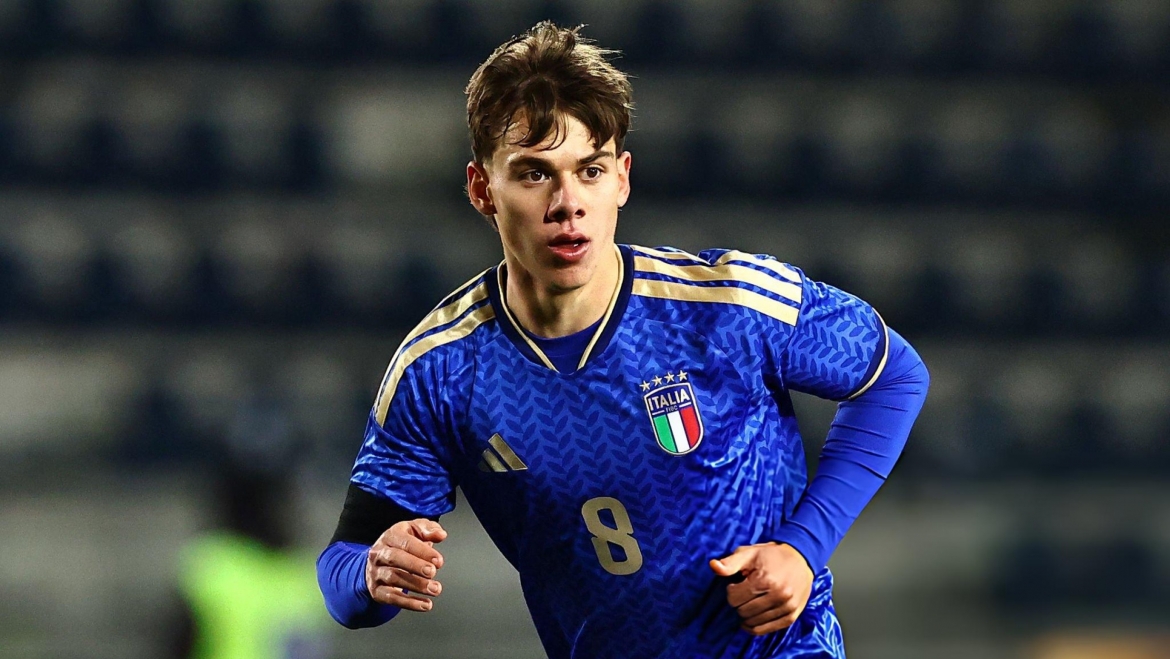 Tiền vệ Lorenzo Venturino (AS Roma)