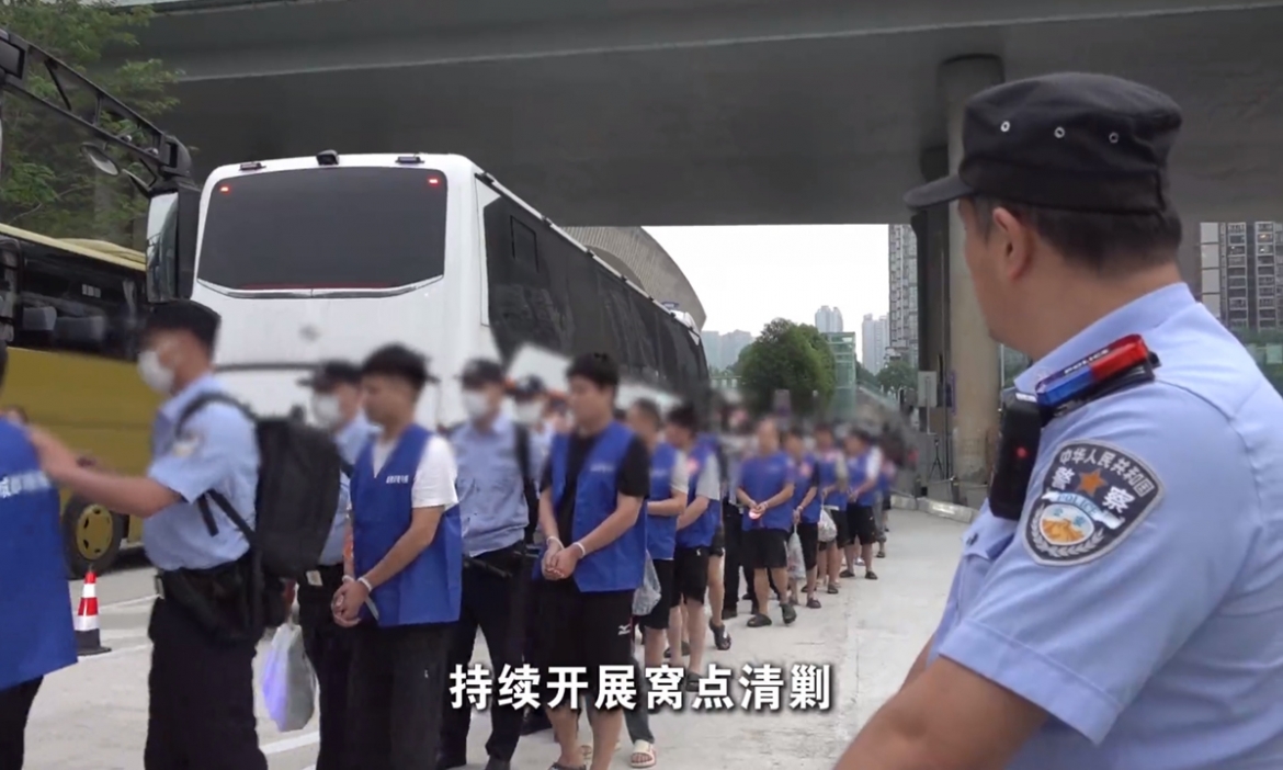 Hình ảnh ban giao các đối tượng lừa đảo trên tài khoản WeChat chính thức của Bộ Công an Trung Quốc