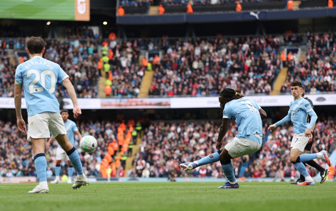 Doku ghi bàn mở tỷ số cho Man City sau tình huống đột phá và dứt điểm đẳng cấp ở phút 60. (Ảnh: Reuters)