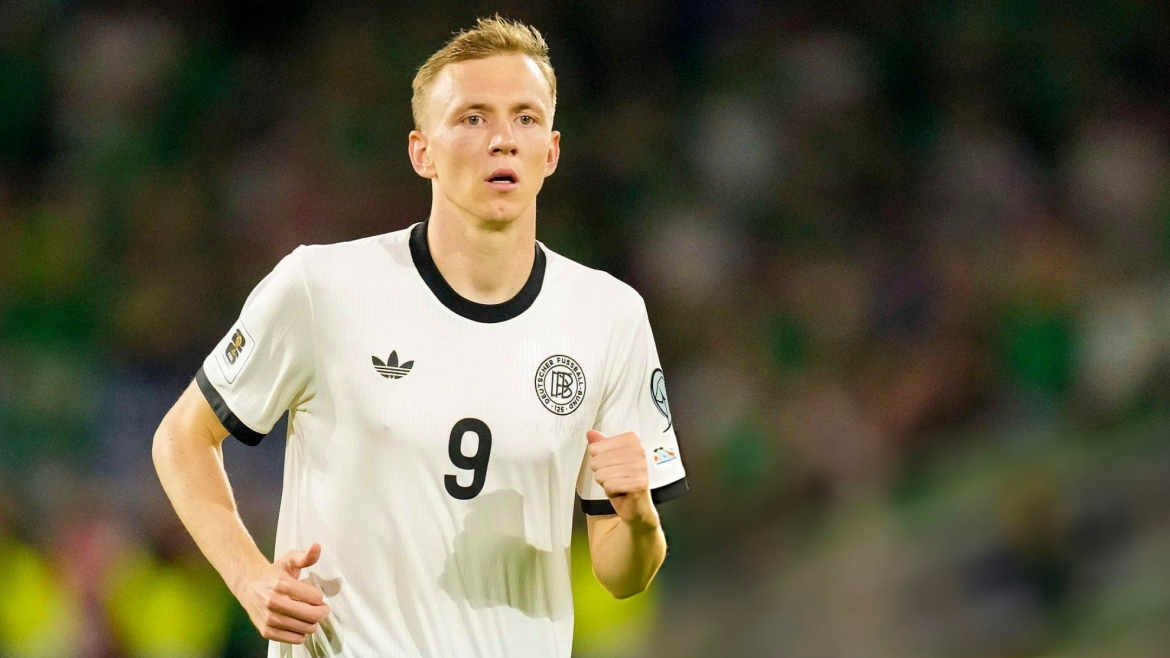 Tiền đạo Maximilian Beier (số áo 14) - Borussia Dortmund
